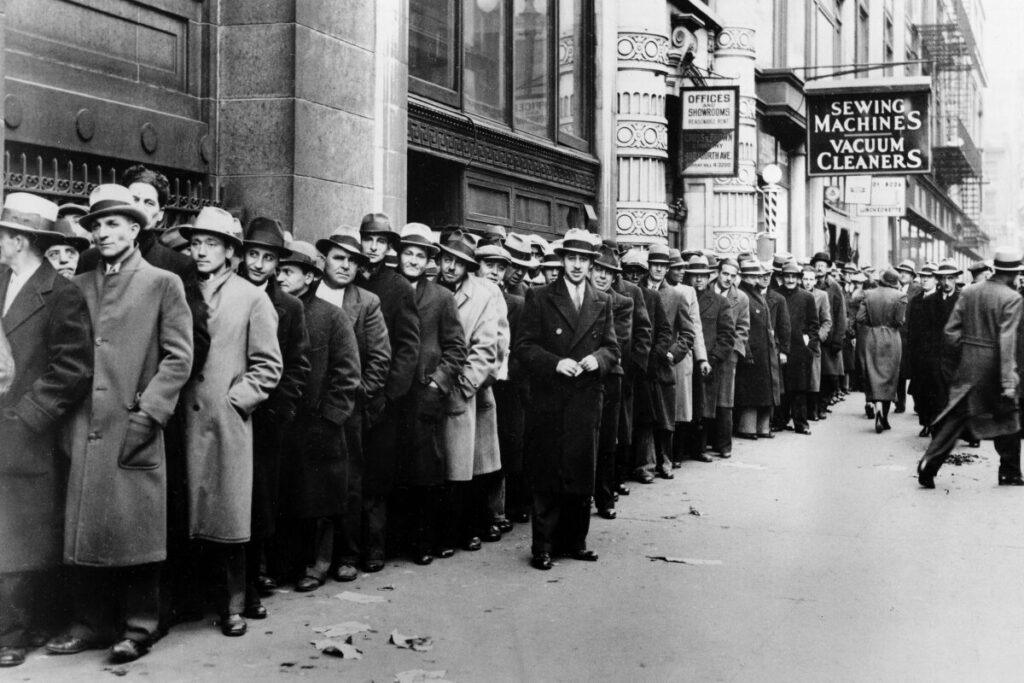 the big band era's influence on fashion - image of men lined up for employment opportunities during the great depression