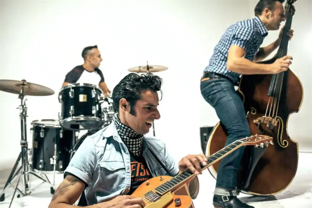 why rockabilly resonates - rockabilly band the houndogs from UK jamming session