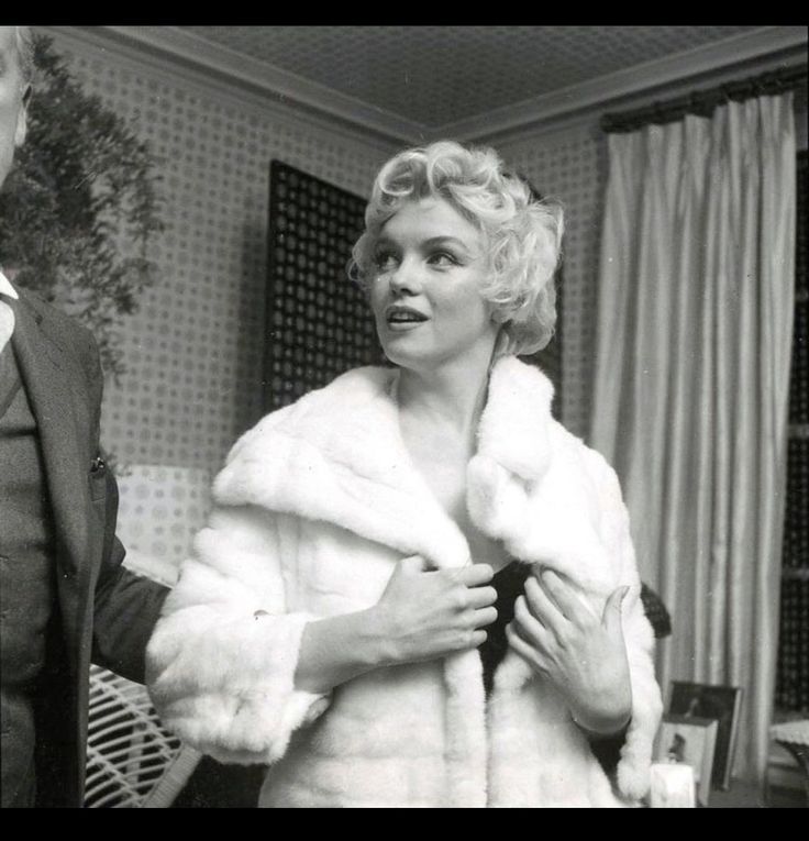 marilyn monroe in white fur coat