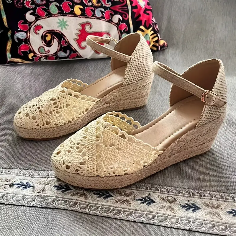 Beige toned and lace espadrille sandals with clasp closure