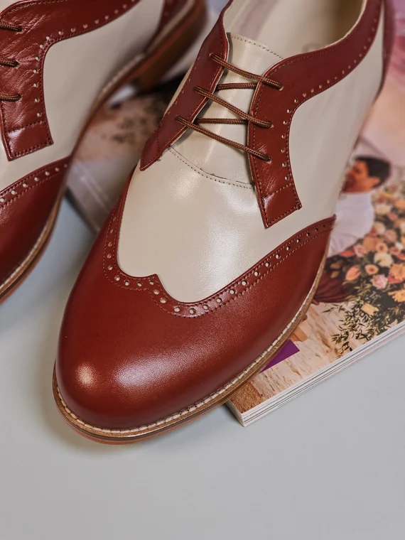 Men's two toned wing-tip oxford shoes in brown