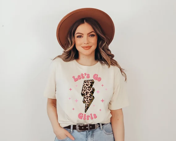 Girl with graphic T.Shirt wide brimmed hat and jeans