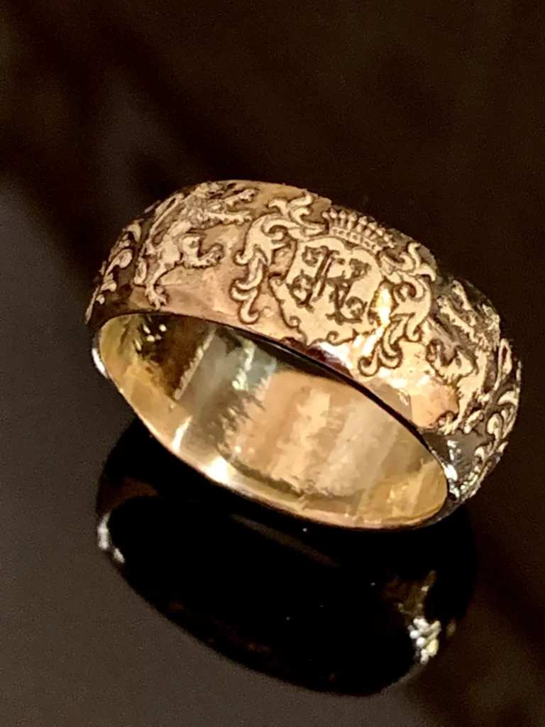 Family crest gold wedding band