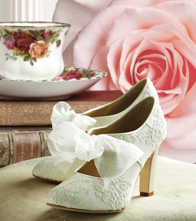 vintage 1930's inspired wedding shoes in ivory