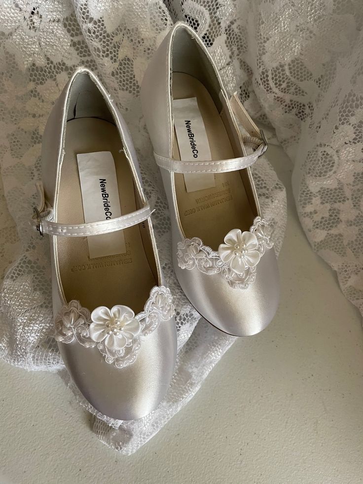 Ivory mary jane children's dress shoes with pearl and flower detail