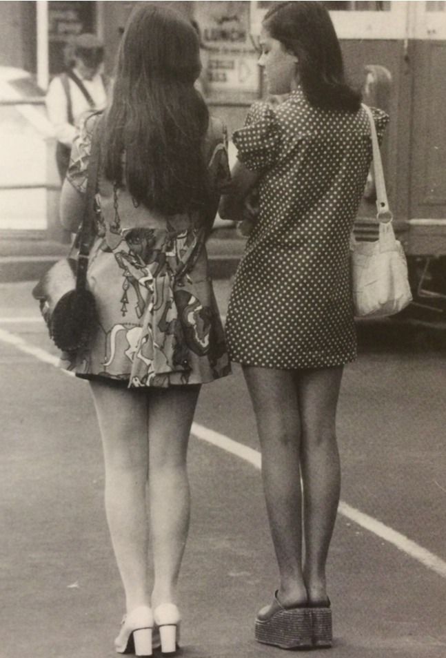 2 girls in the city in 1970's attire